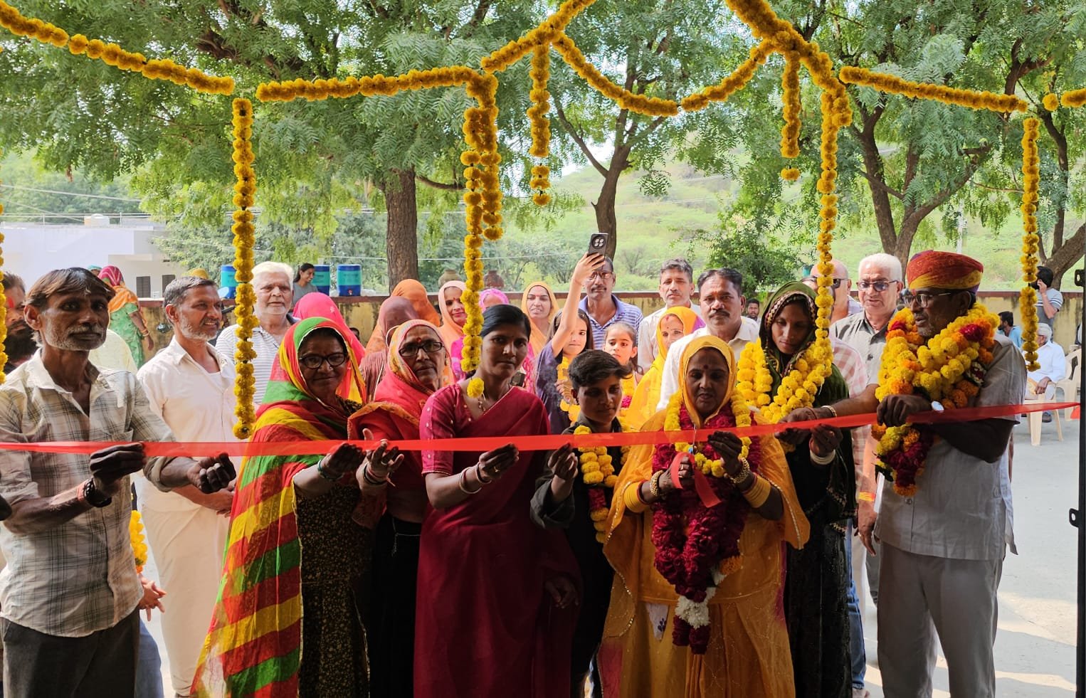 आबू रोड: खड़ात पंचायत की निर्विरोध उपसरपंच बनीं माया देवी बावरी, शिवसैनिकों ने फूल-मालाओं से किया स्वागत